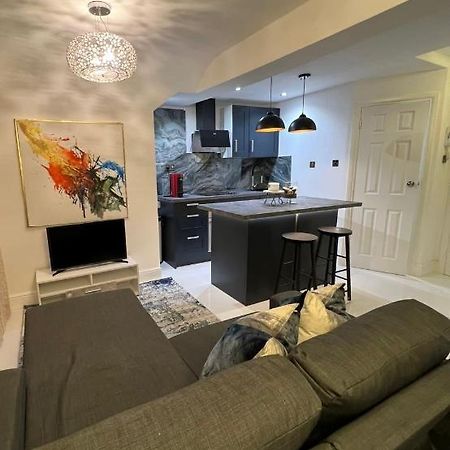 Newly Renovated Modern Studio Apartment In West Kensington لندن المظهر الخارجي الصورة