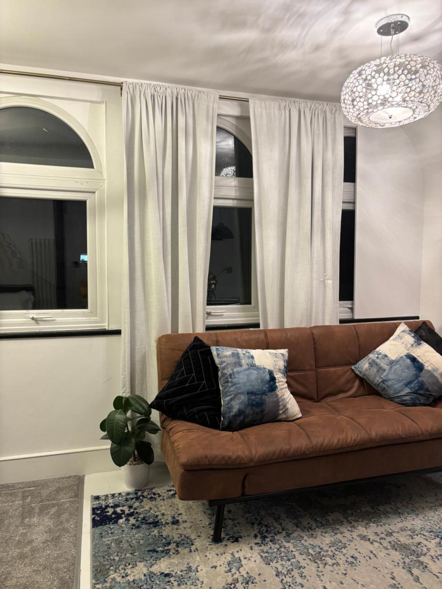 Newly Renovated Modern Studio Apartment In West Kensington لندن المظهر الخارجي الصورة