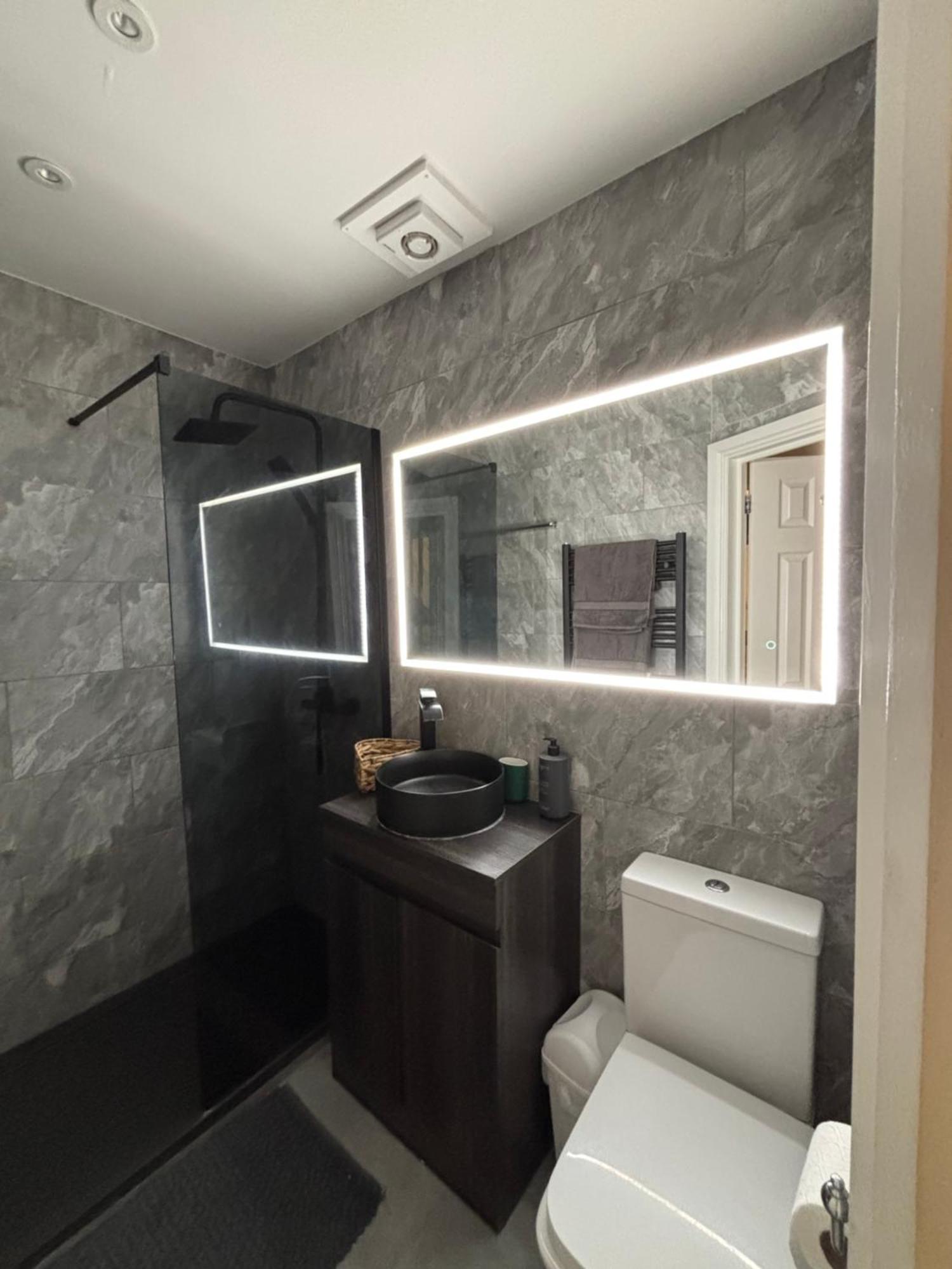 Newly Renovated Modern Studio Apartment In West Kensington لندن المظهر الخارجي الصورة